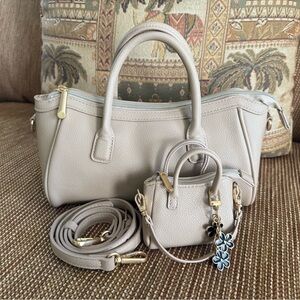 ✅ Soft Leather Stone/Cream Tote and Wallet!